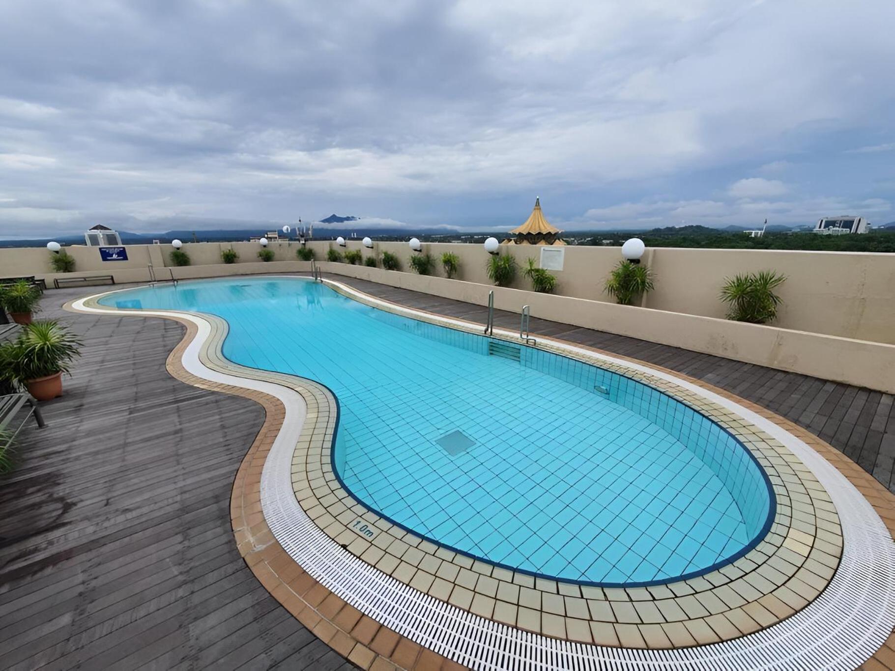 Cozzzy Hut Riverbank Suites Kuching With Spectacular River View מראה חיצוני תמונה