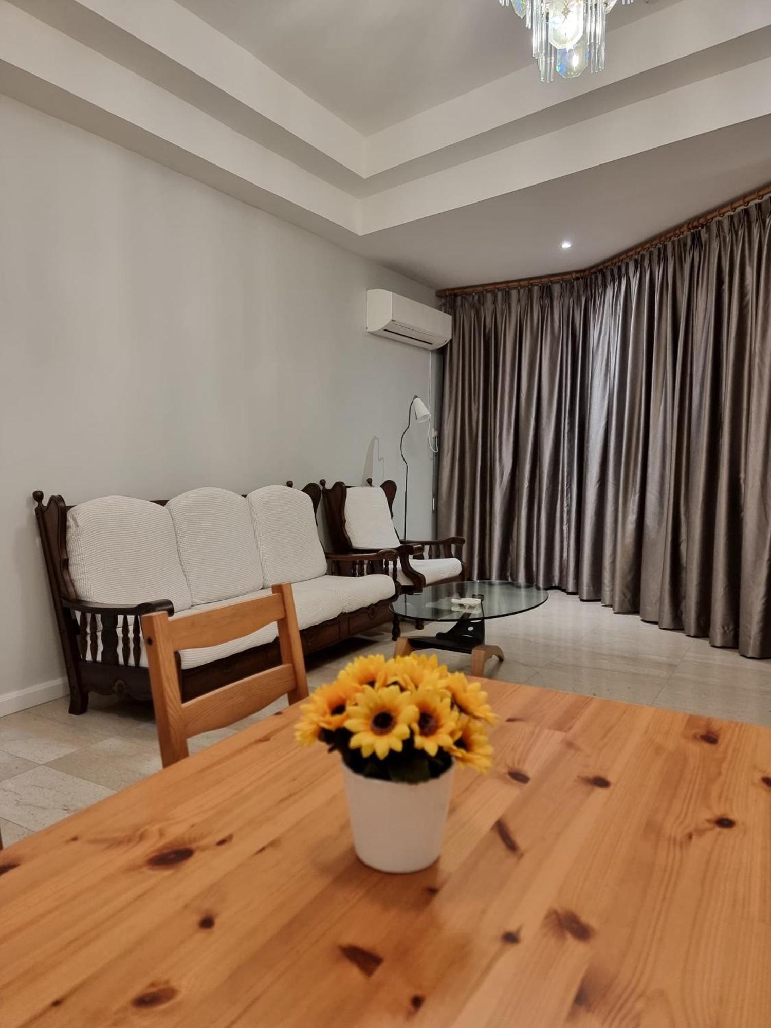 Cozzzy Hut Riverbank Suites Kuching With Spectacular River View מראה חיצוני תמונה