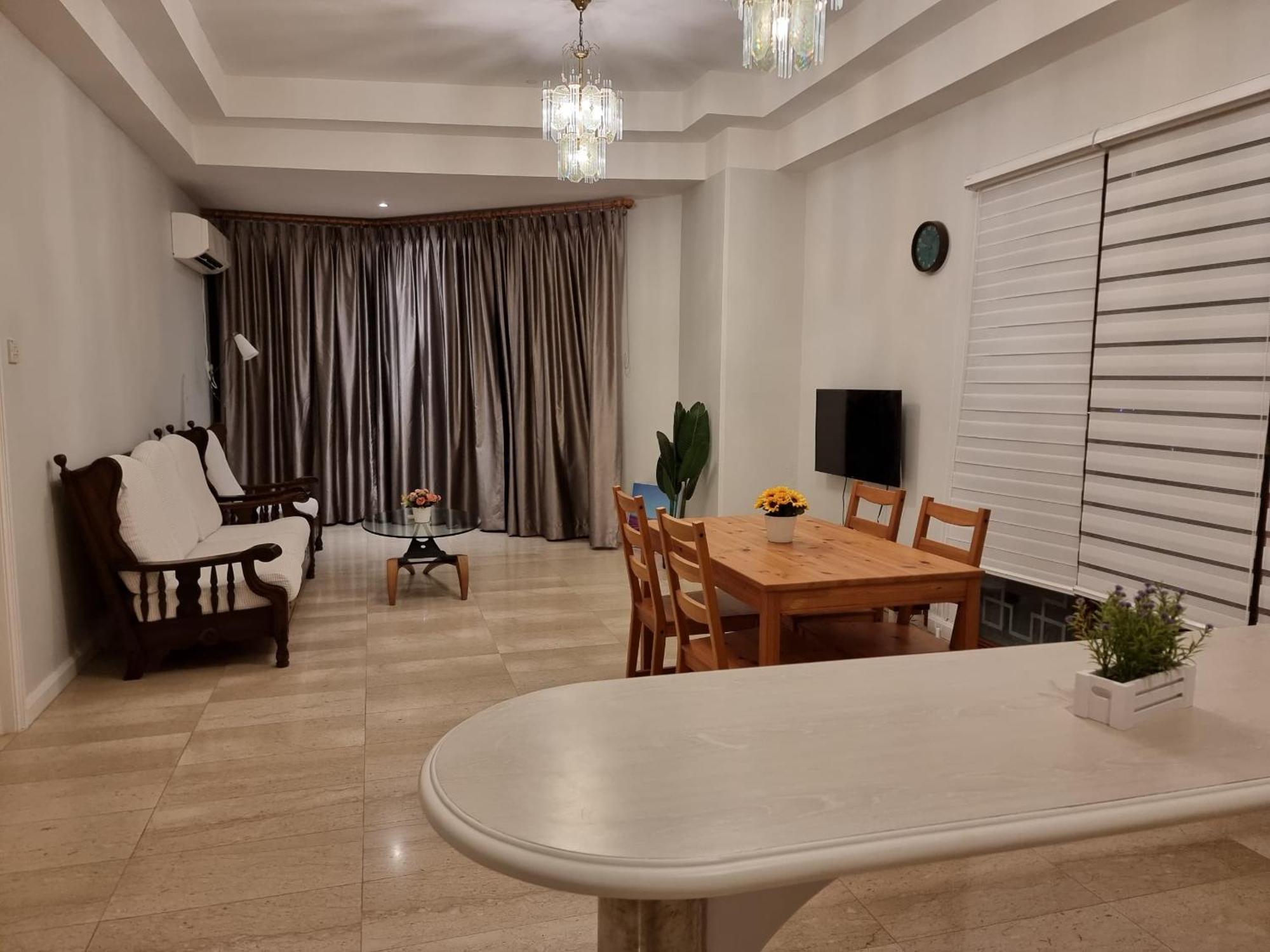Cozzzy Hut Riverbank Suites Kuching With Spectacular River View מראה חיצוני תמונה